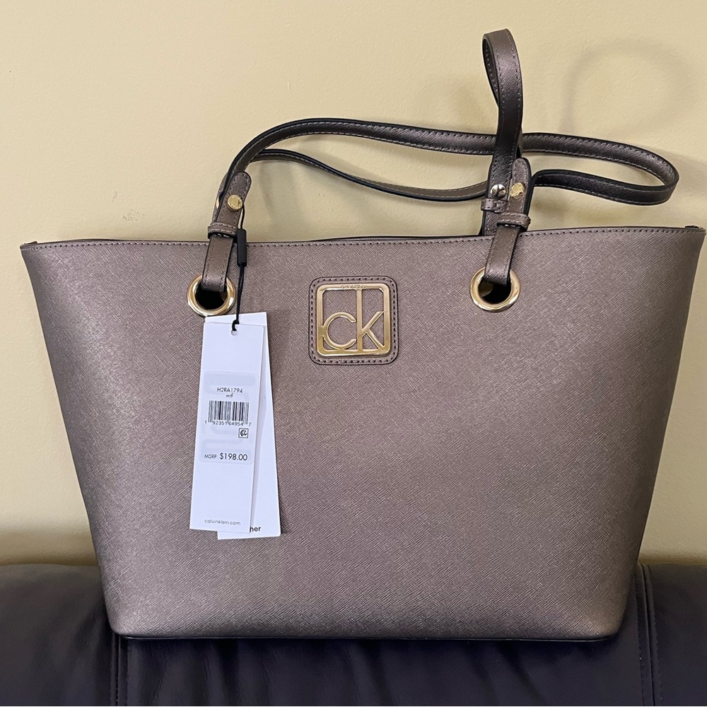 NWT Gorgeous Calvin Klein Leather Handbag!